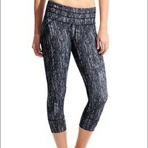Athleta Snake Skin Relay Capri Legging